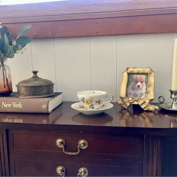 Hand poured soy wax candle in golden rose tea cup - Picture 5 of 7